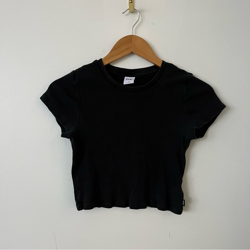 TNA by Aritzia black ribbed crop top